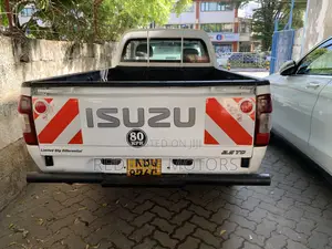 Isuzu D-MAX 2011 White
