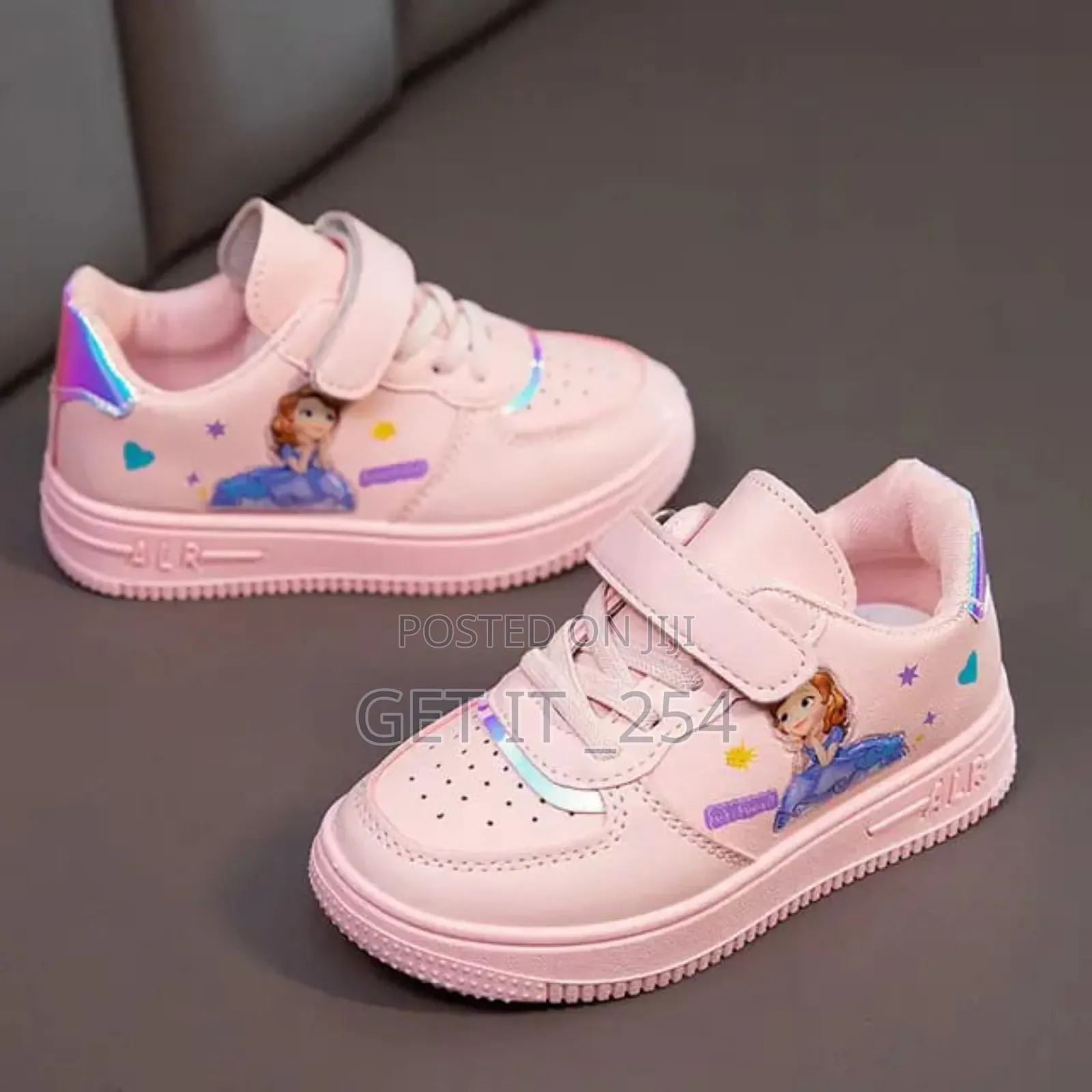*Kids Sofia Sneakers*
*Sizes : 35,37*