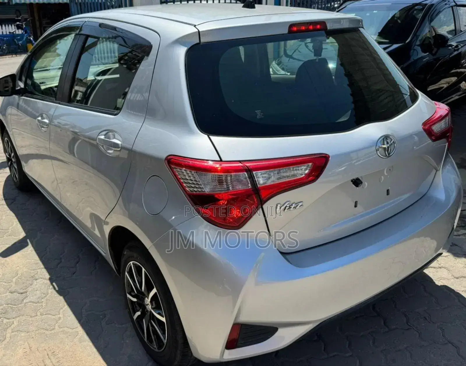 Toyota Vitz 2017 Silver