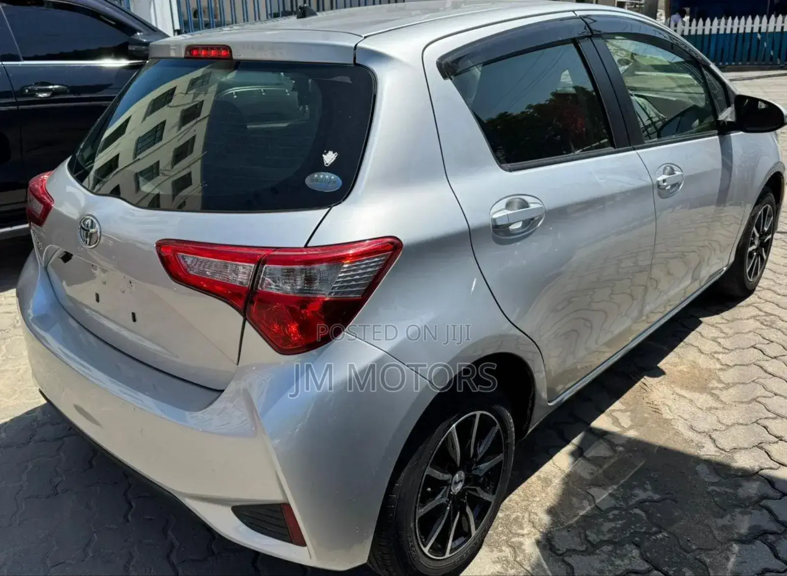 Toyota Vitz 2017 Silver