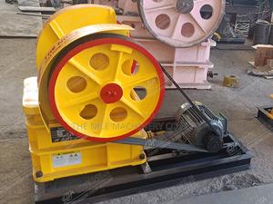 Small 15 Kw Mobile Aggregate Crusher for Granite Pebbles Etc - thumbnail 2