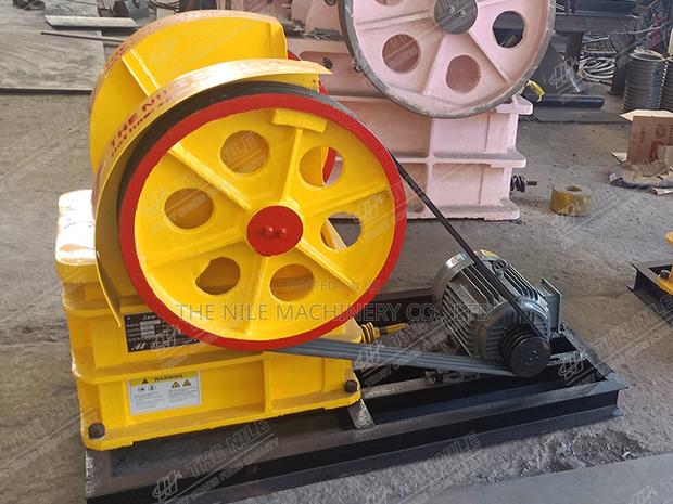 Small 15 Kw Mobile Aggregate Crusher for Granite Pebbles Etc - main view