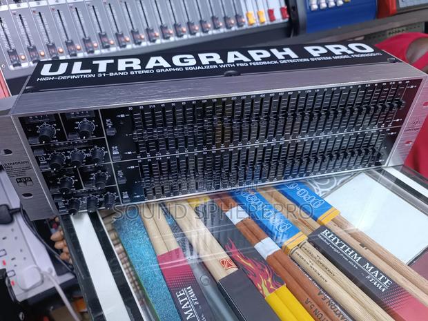 Behringer FBQ600 Equalizer With Subout - main view