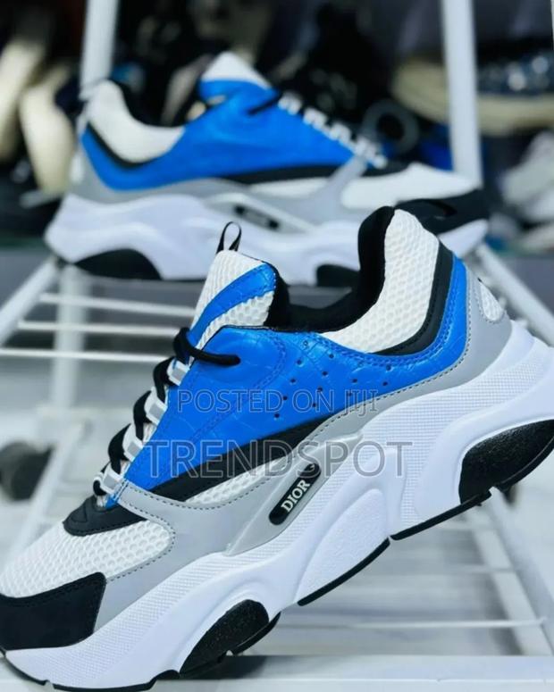 Dior Home 
Size 40__________44.
Price *Ksh3500* - main view