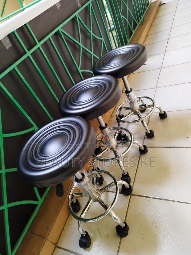 Round Hydraulic Beauty Stools - main view