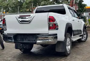 Toyota Hilux 2019 White