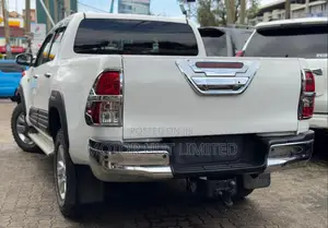Toyota Hilux 2019 White