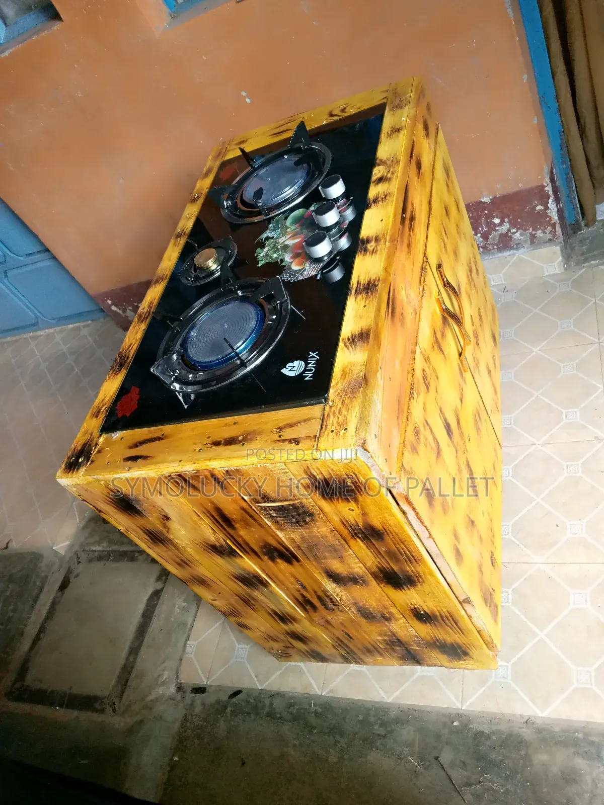 Blazed Queen Size Pallet Kitchen Table+Cooker