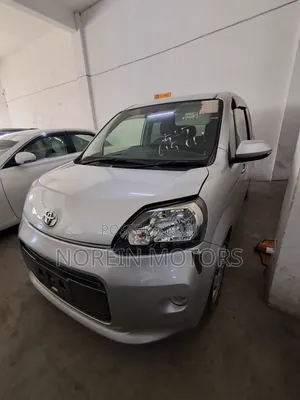 Toyota Porte 2017 Silver