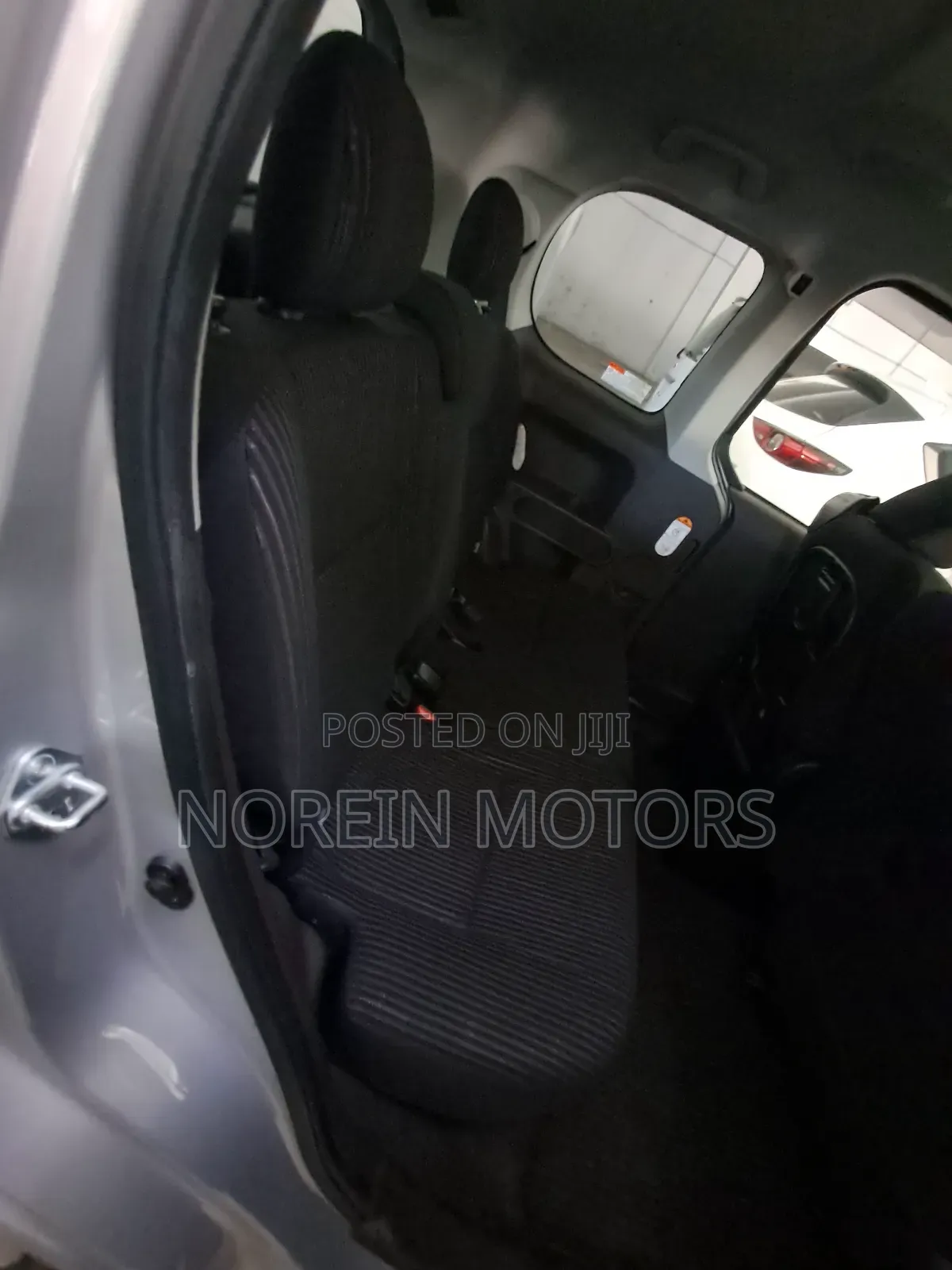Toyota Porte 2017 Silver