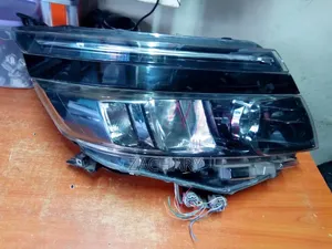 Headlight Voxy 2015