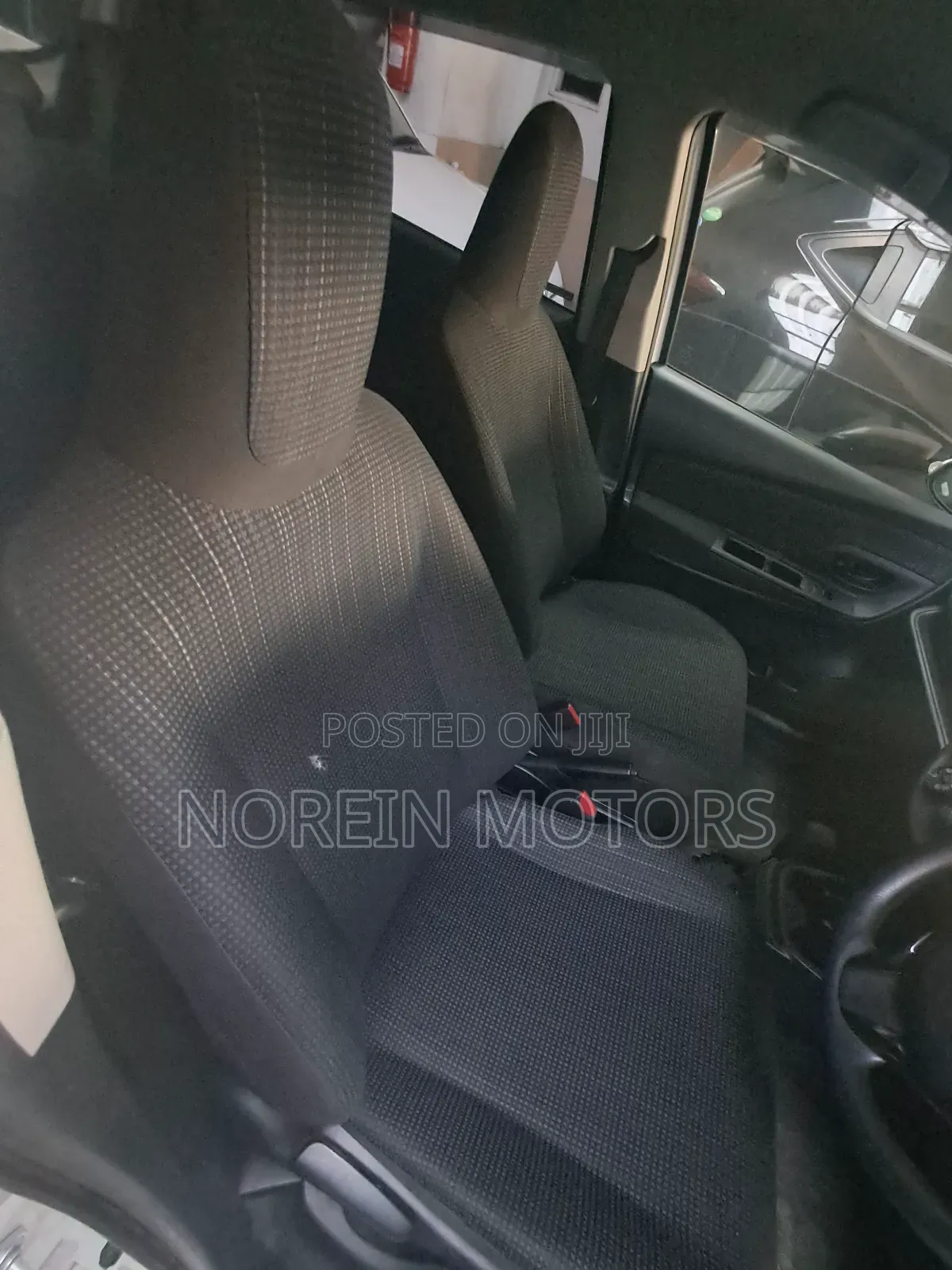 Toyota Vitz 2017 White