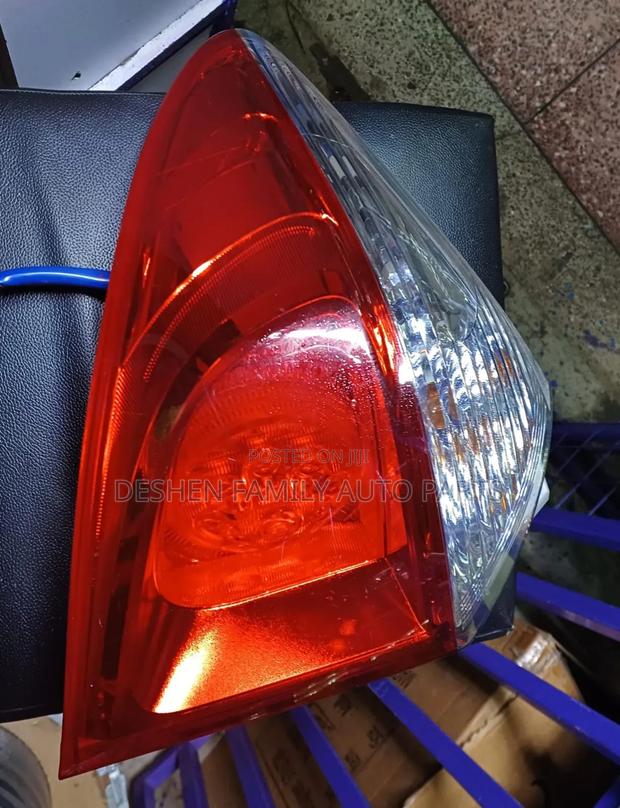 Toyota Ractis Taillamp / Backlight - thumbnail 2