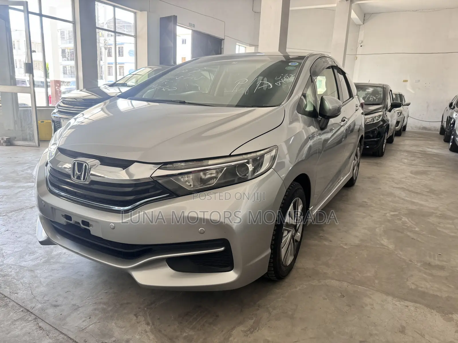Honda Fit Shuttle 2017 Silver
