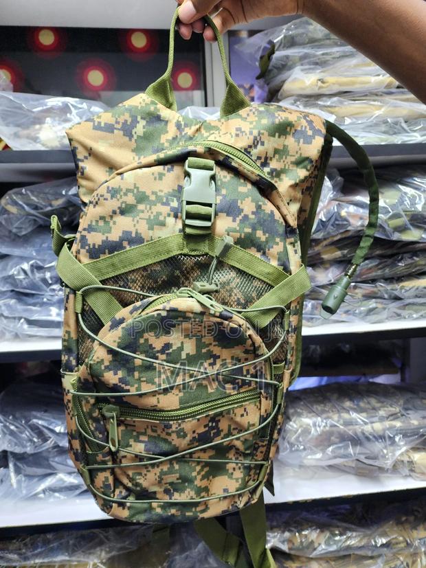 Tactical Hydration Bags With Water Bottle 3 Litres - thumbnail 2