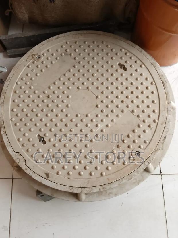 Lockable Circular Manhole Cover 600mm - thumbnail 2