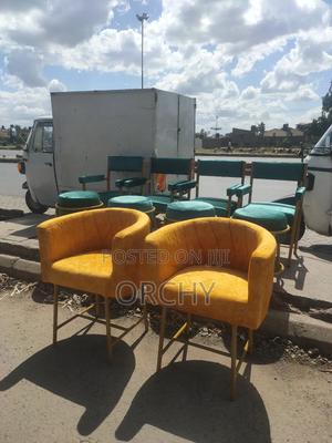 Manicure / Hotel Seats - main view