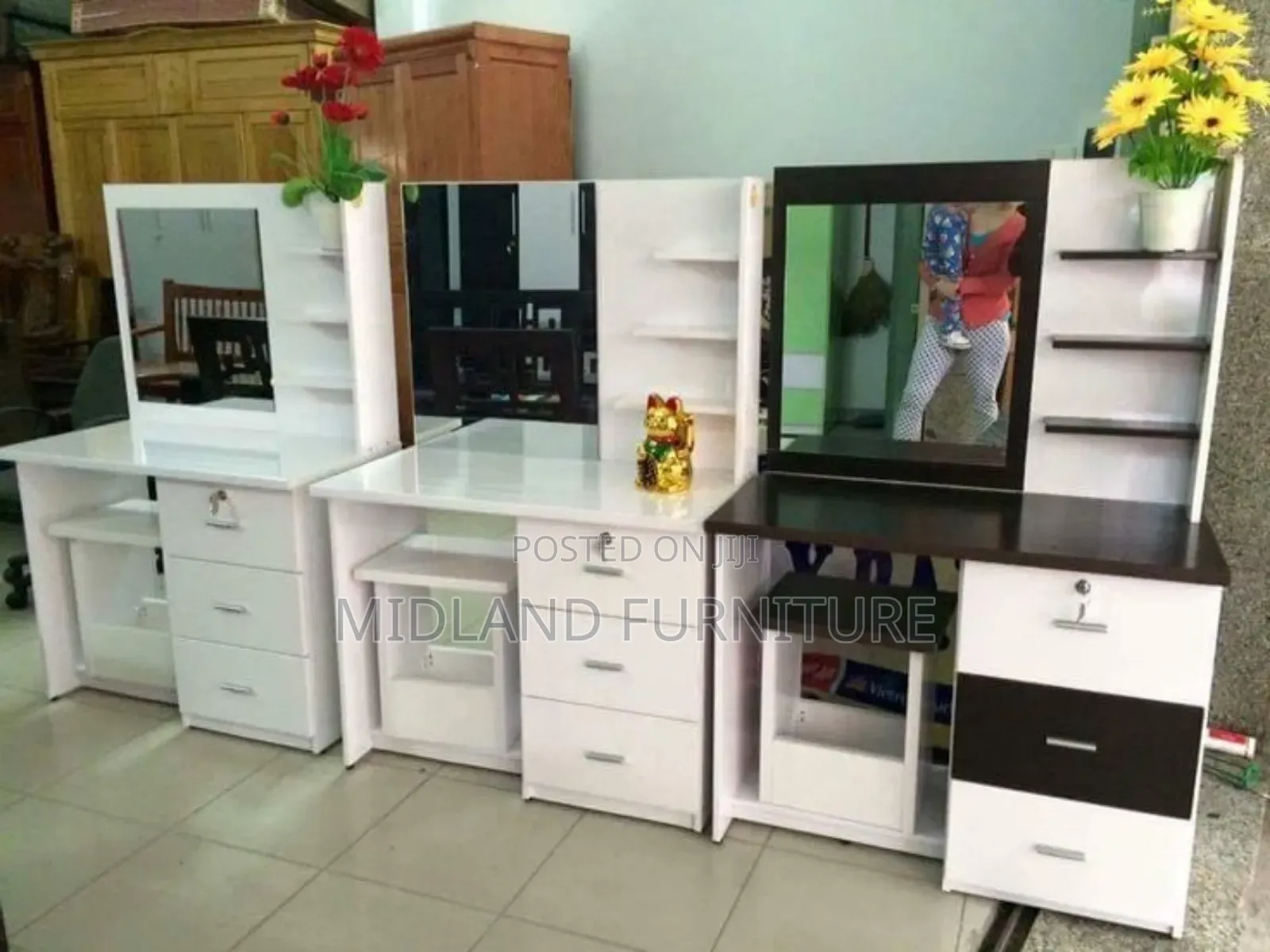 Dressing Mirror Cabinets With Stool