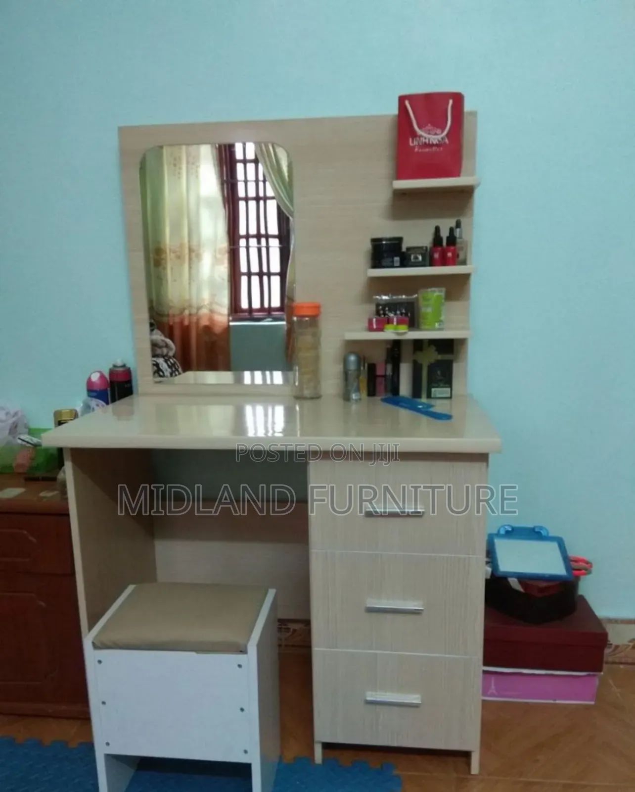 Dressing Mirror Cabinets With Stool