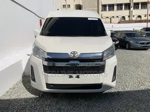 Toyota HiAce 2019 White