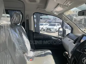 Toyota HiAce 2019 White