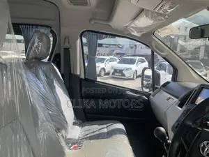 Toyota HiAce 2019 White
