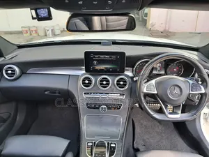 Mercedes-Benz C200 2018 Pearl