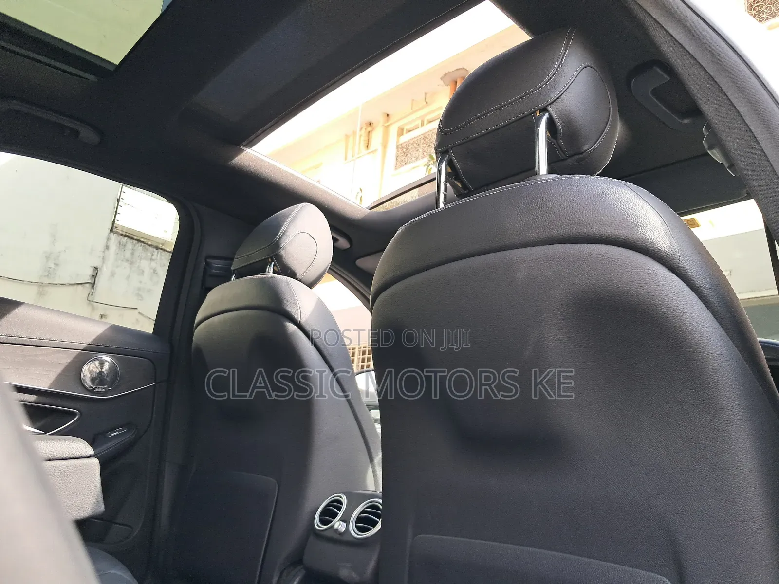 Mercedes-Benz C200 2018 Pearl