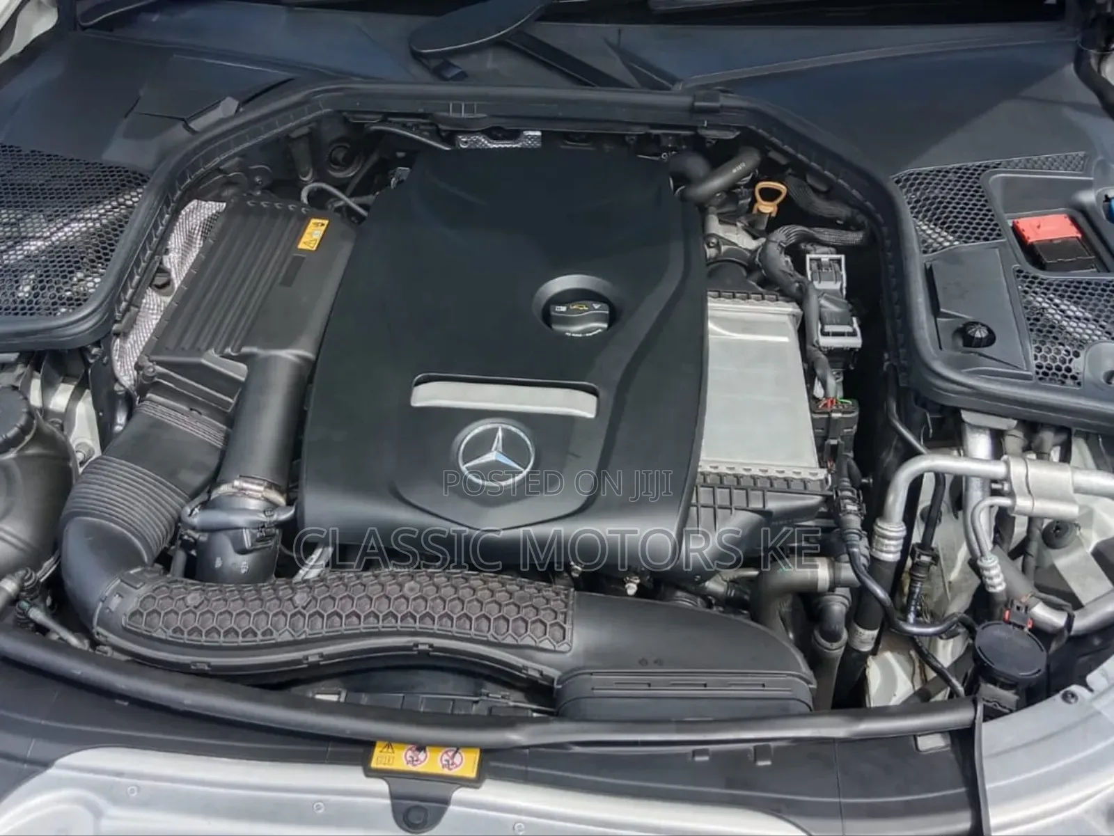 Mercedes-Benz C200 2018 Pearl
