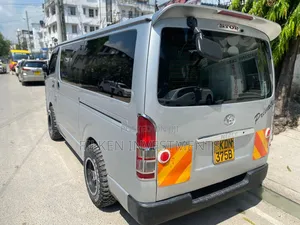 Toyota HiAce 2017 Silver