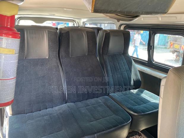 Toyota HiAce 2017 Silver - thumbnail 8