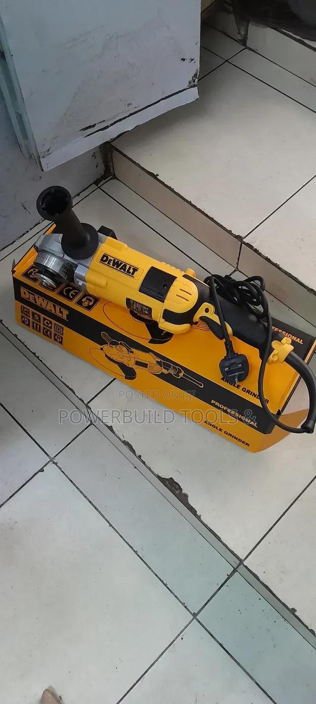 Dewalt 9 Inches Angle Grinder - thumbnail 3