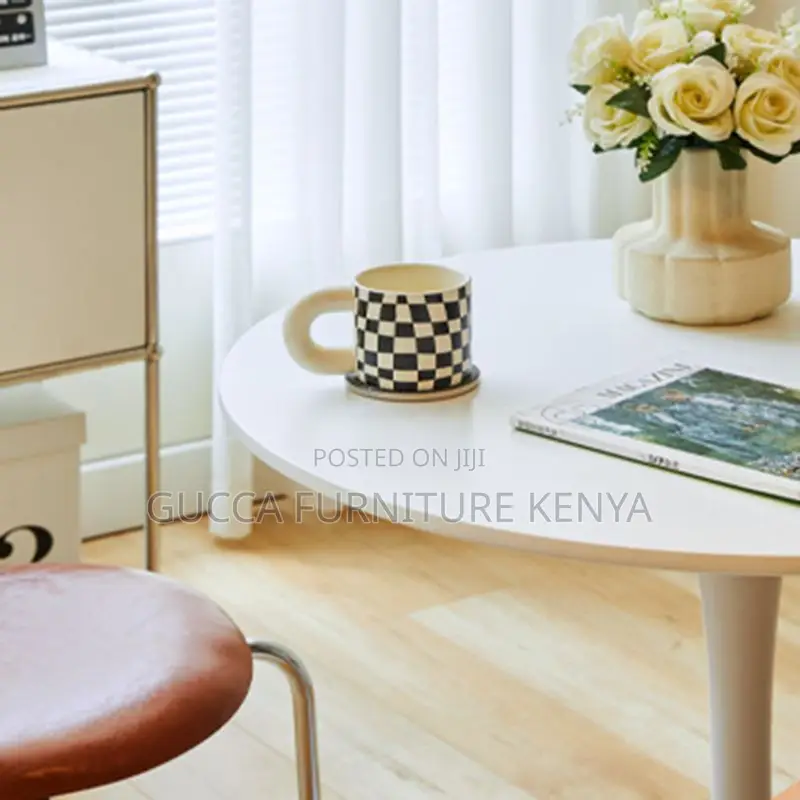 Dining Tables: Simple Round Dining Table With Tulip Base