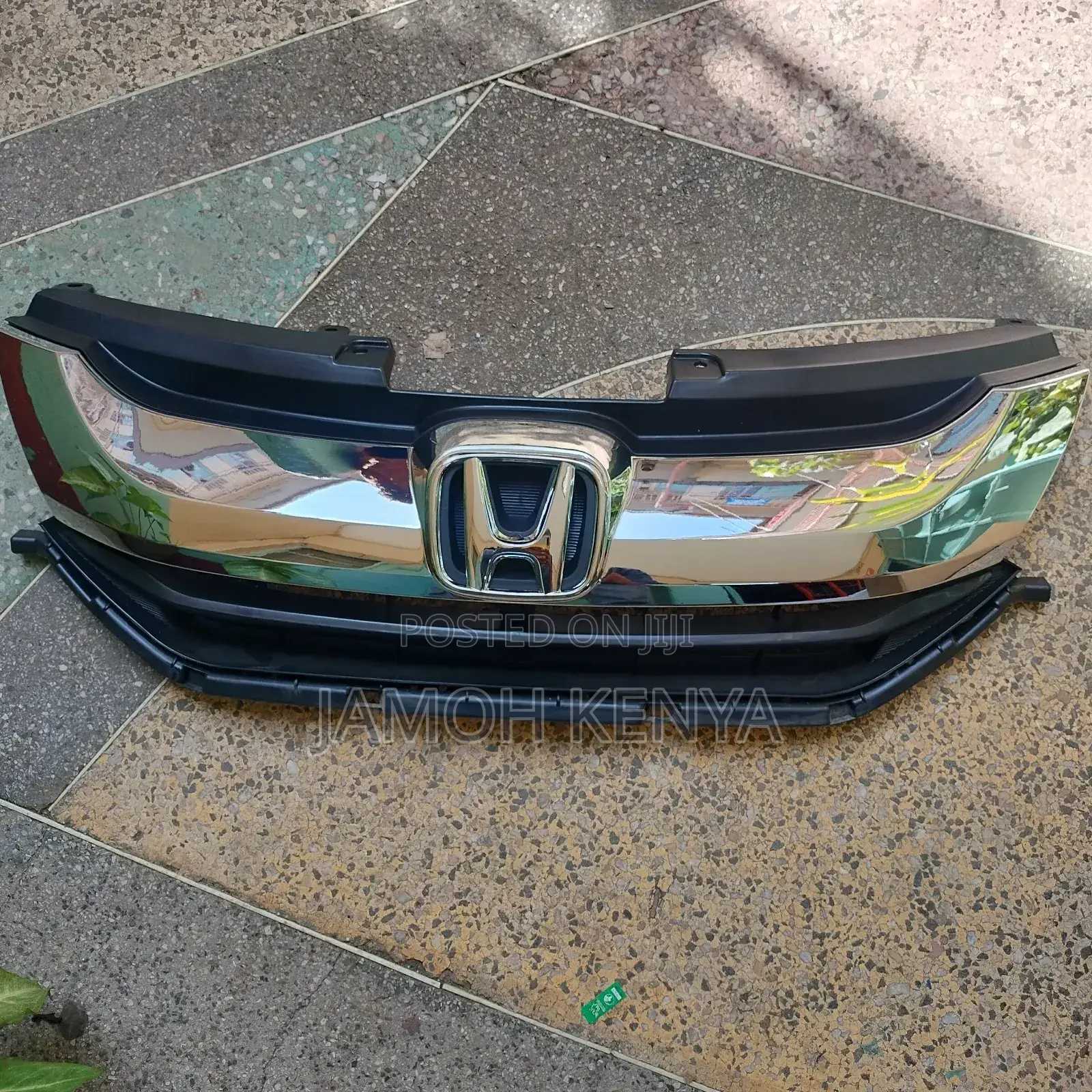 Honda Grace, Grill 2014 Model