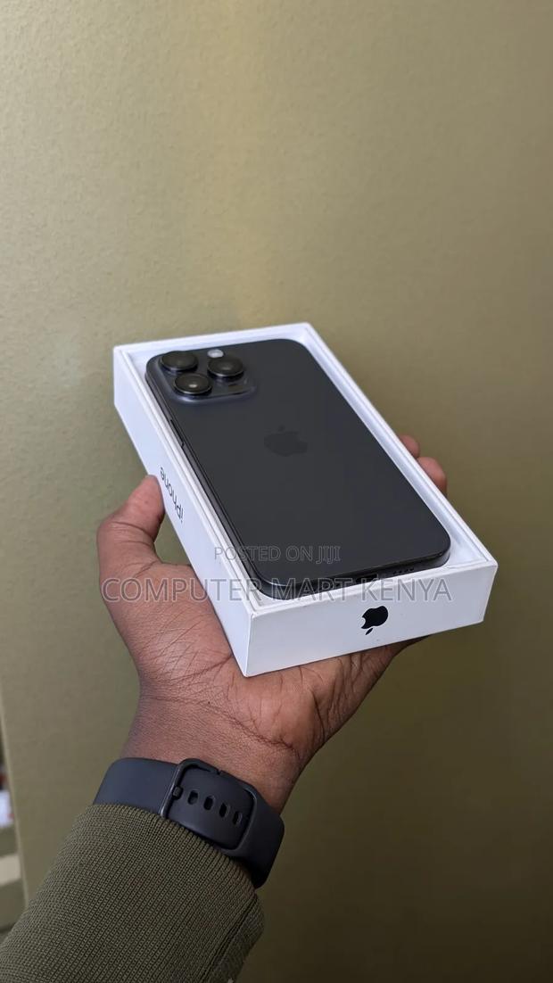 Apple iPhone 15 Pro Max 256 GB Black - thumbnail 3
