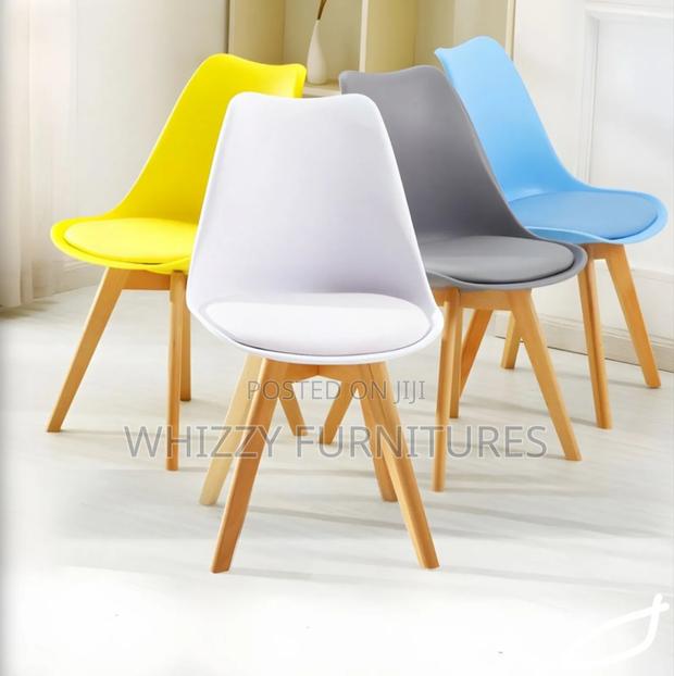 Padded Eames Chair - main view