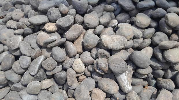 Big Black Riverbed Stones in Stock - thumbnail 2