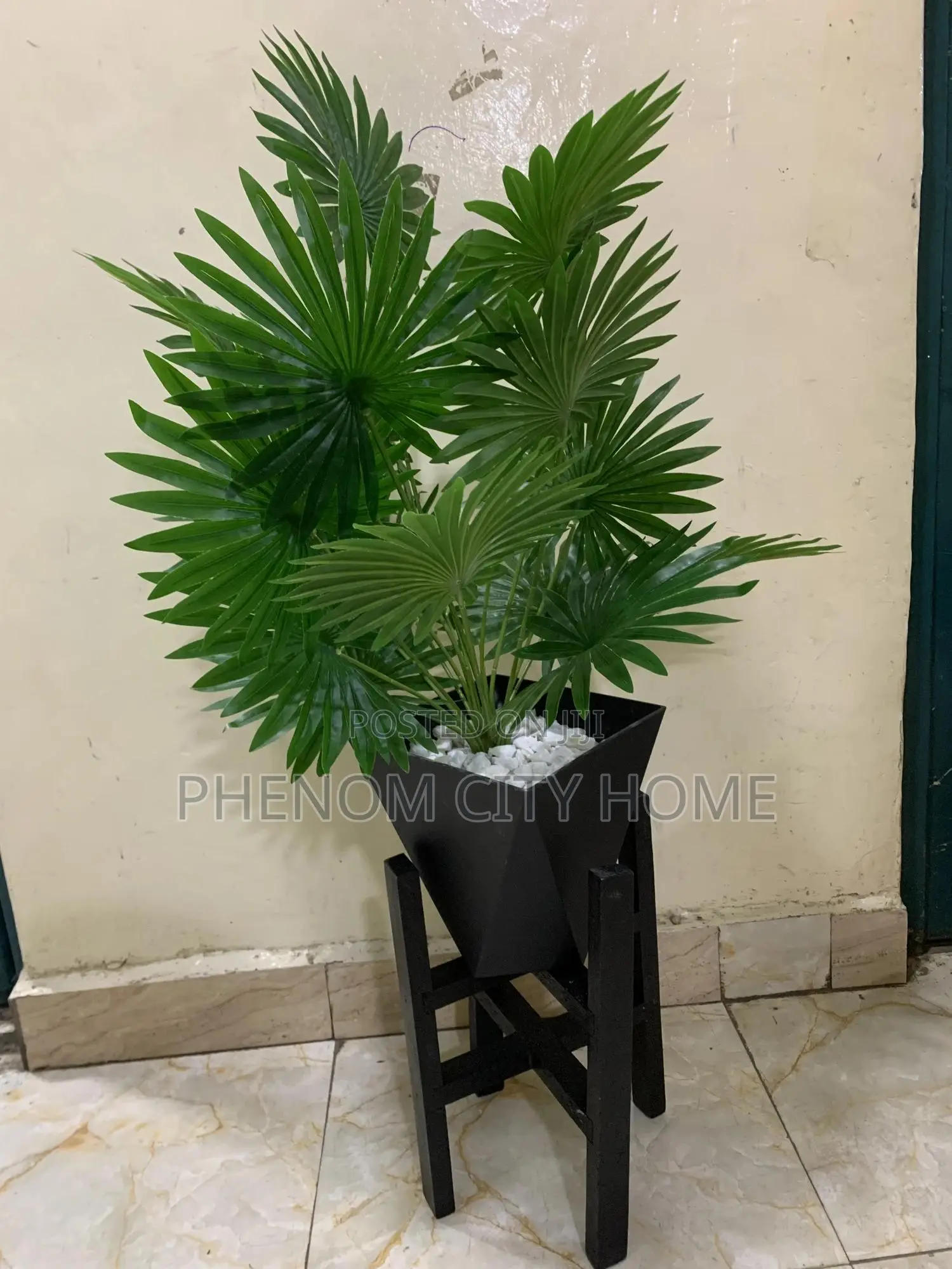Artificial Plant With Stand