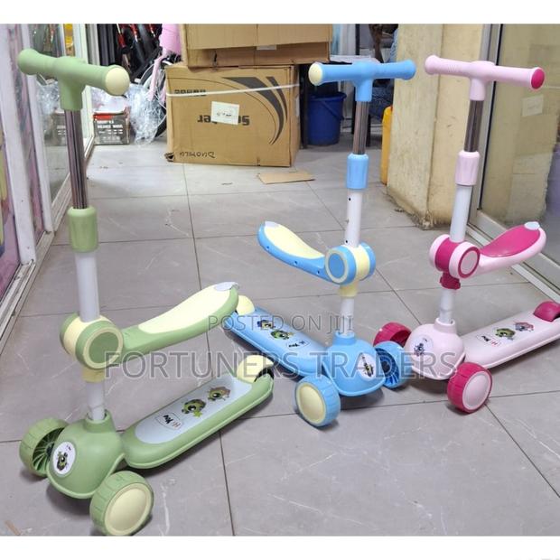 Kids Scooter With a Foldable Seat - main view