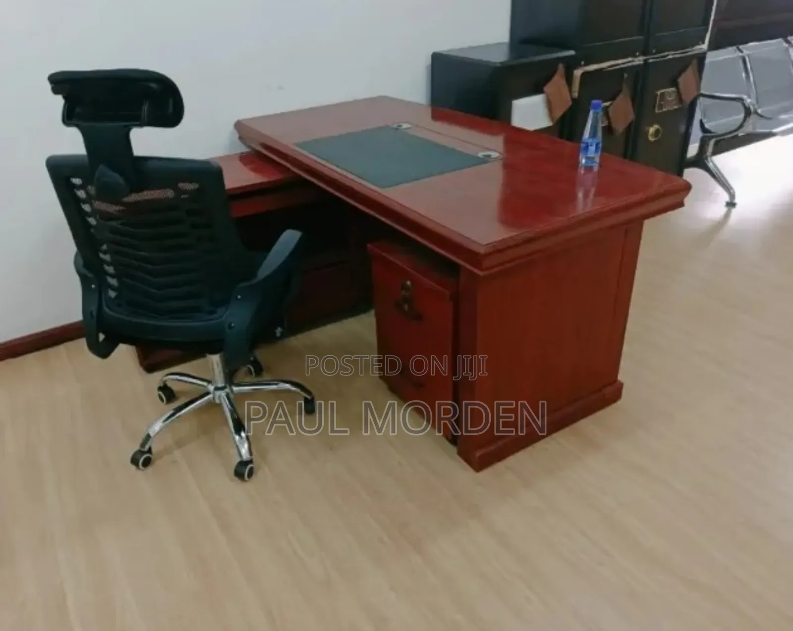 Executive Cfos and Ceos Executive Table +Headrest Chair
