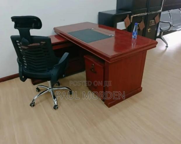 Executive Cfos and Ceos Executive Table +Headrest Chair