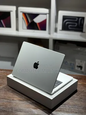 New Laptop Apple MacBook Pro 18GB Apple M3 SSD 512GB