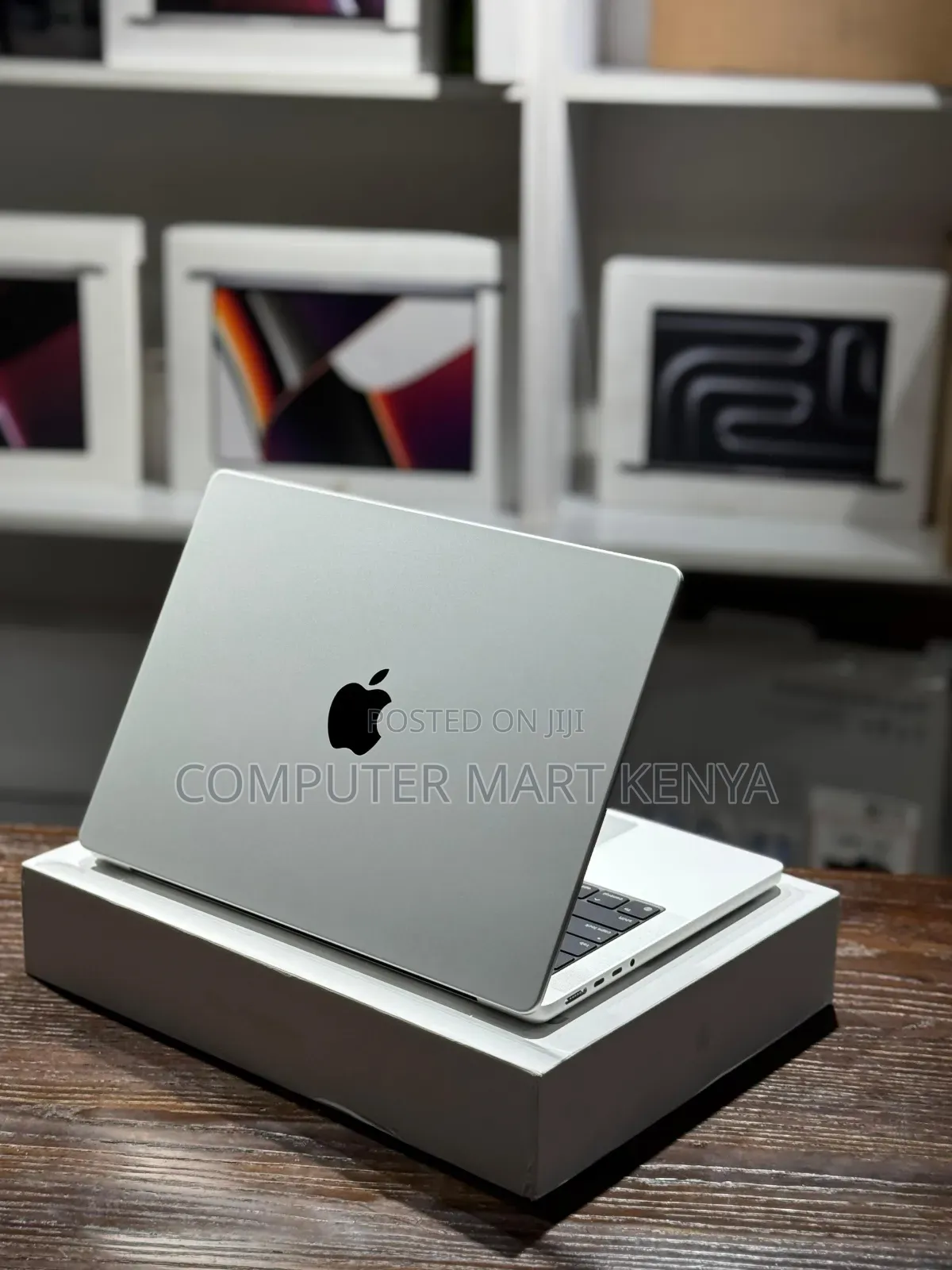 New Laptop Apple MacBook Pro 18GB Apple M3 SSD 512GB