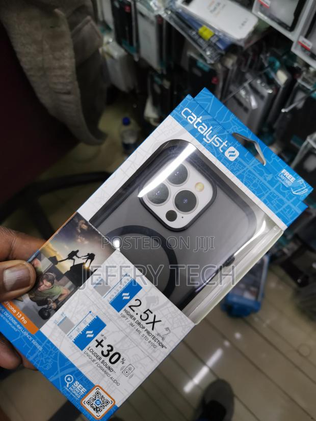 Catalyst Protection Case for iPhone 13 Pro With Magsafe - thumbnail 2