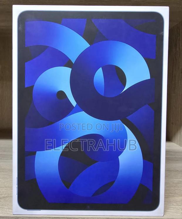 New Apple iPad Air (2022) 64 GB Silver - main view