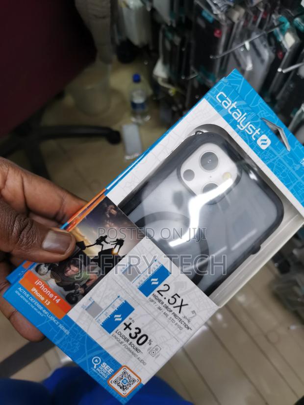 Catalyst Total Protection Case for iPhone 14/13 With Magsafe - thumbnail 3