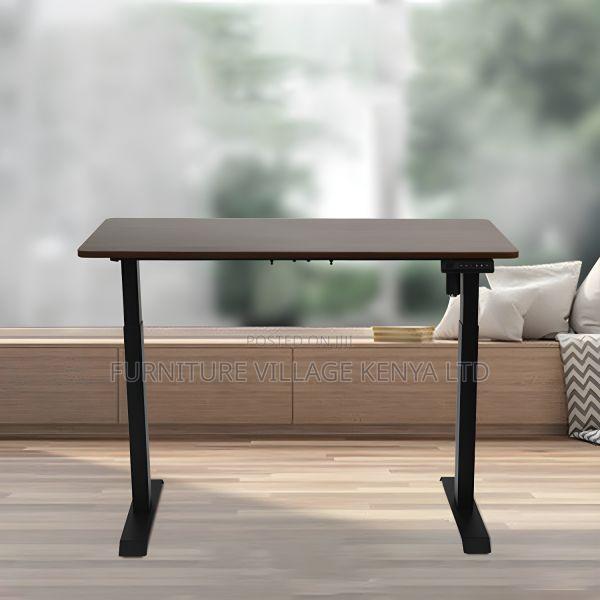 Office Desk: Adjustable Height Office Desk