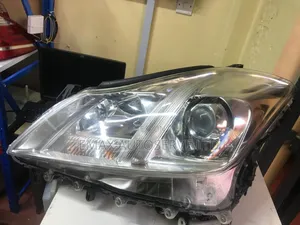 Headlight Toyota Crown Salon Xenon
