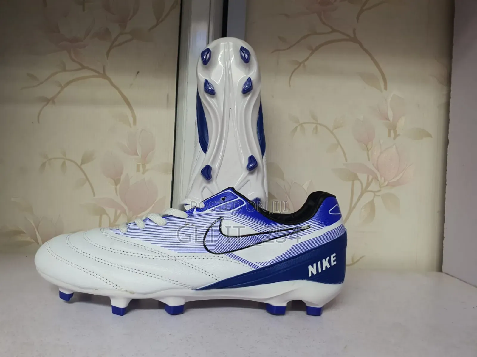 Nike Football Boots 
Sizes 37-40