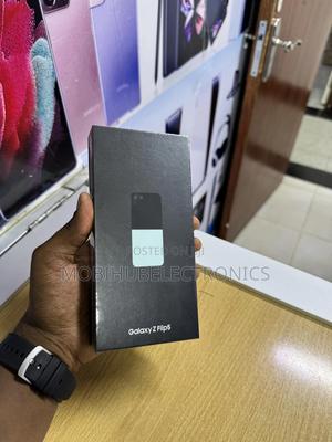 New Samsung Galaxy Z Flip 5 256 GB Black - main view